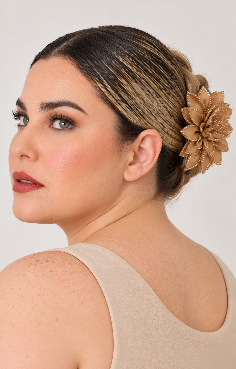 Pinza de cabello con flor de tela