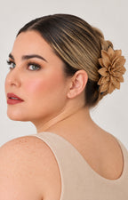 Pinza de cabello con flor de tela
