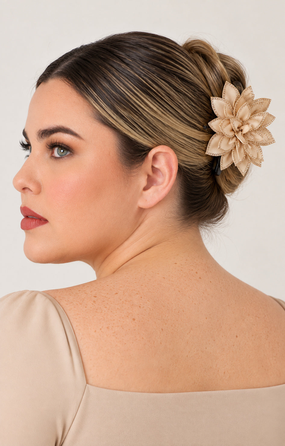 Pinza de cabello con flor de tela