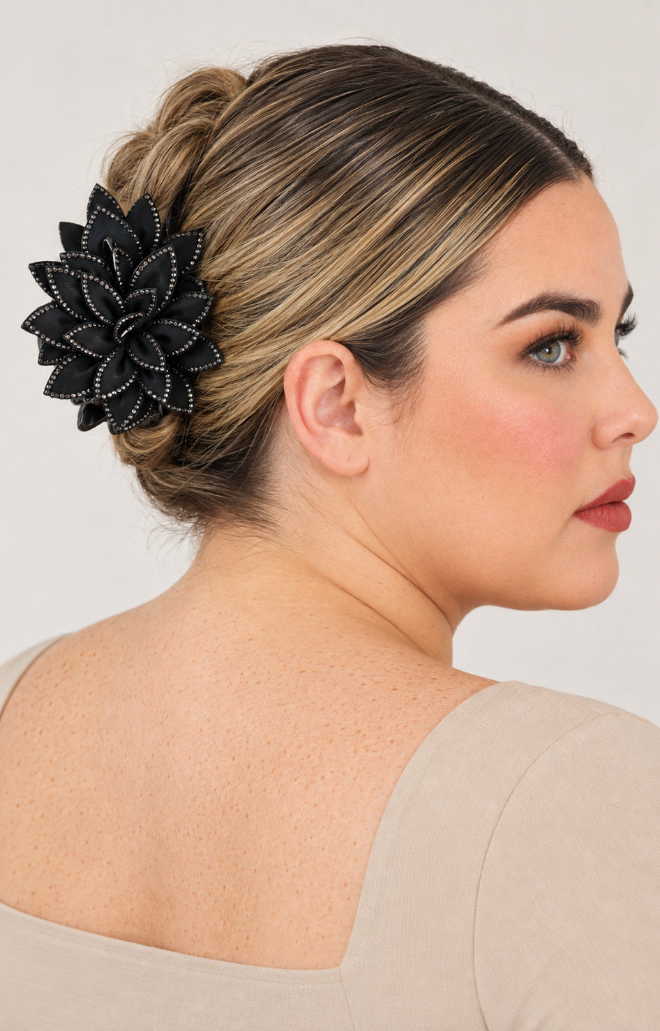 Pinza de cabello con flor de tela