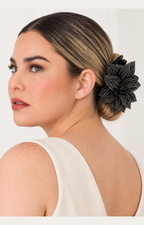 Pinza de cabello con flor tejida