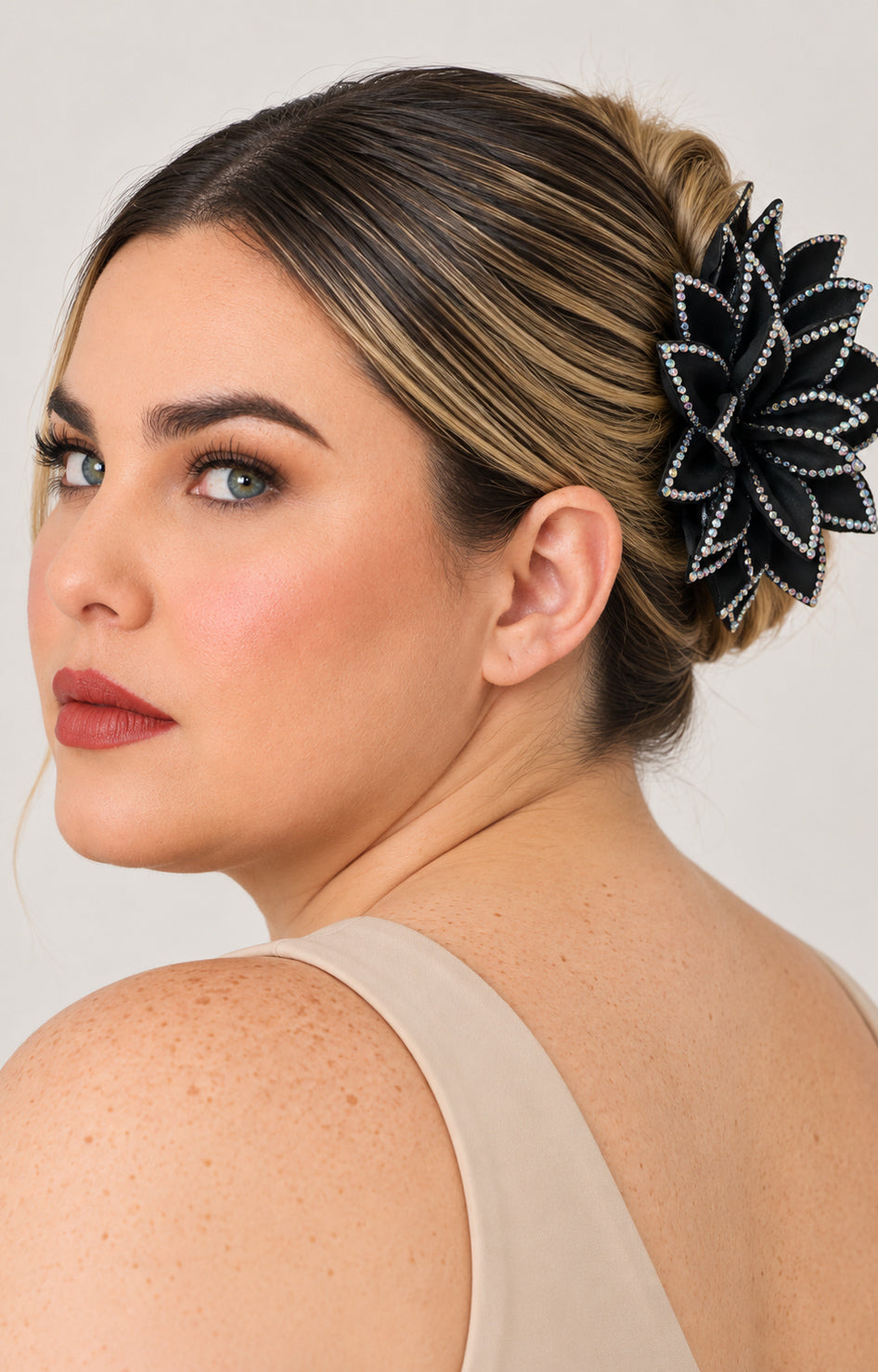 Pinza de cabello con flor de tela
