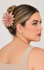 Pinza de cabello con flor de tela
