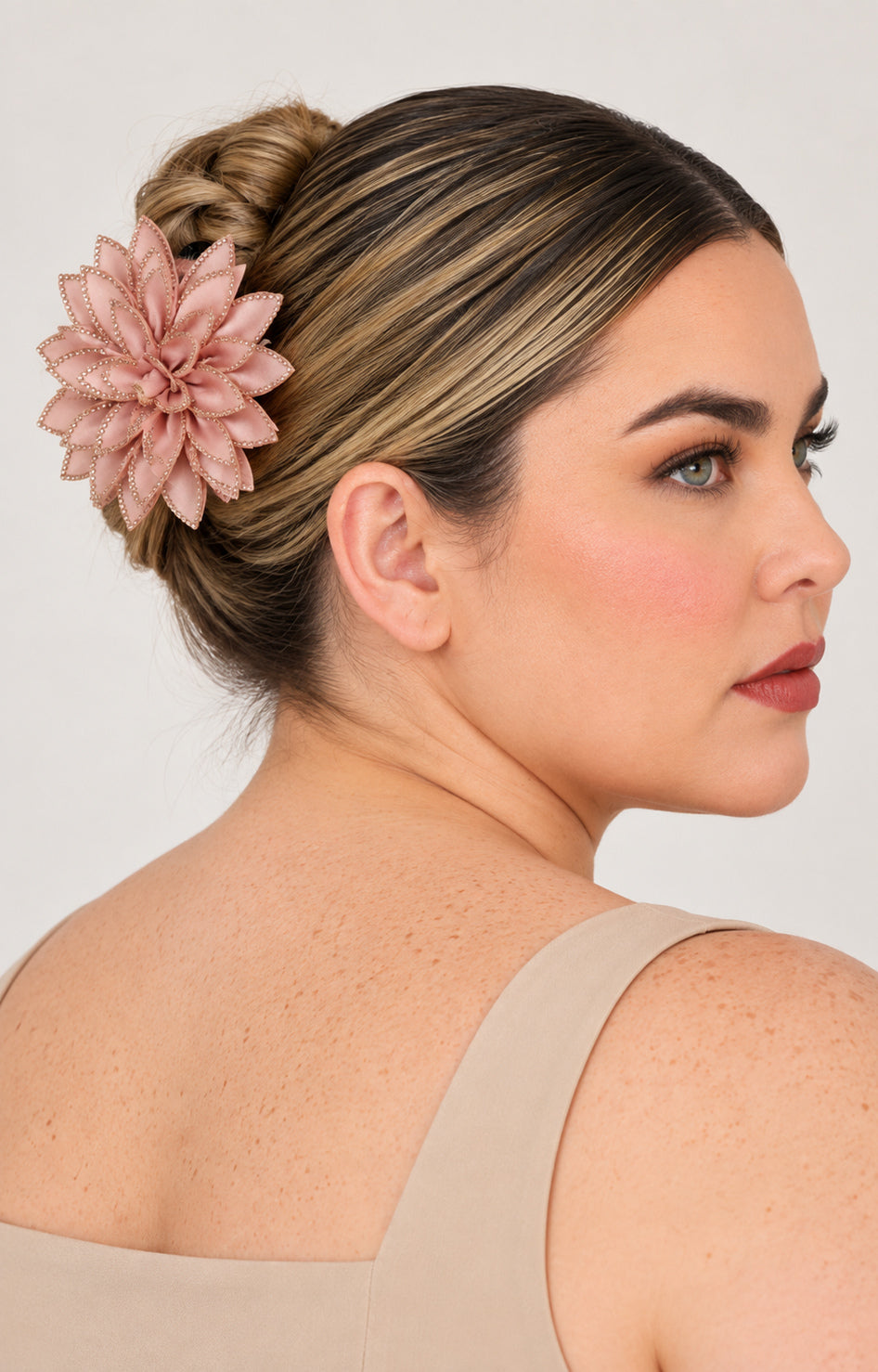 Pinza de cabello con flor de tela