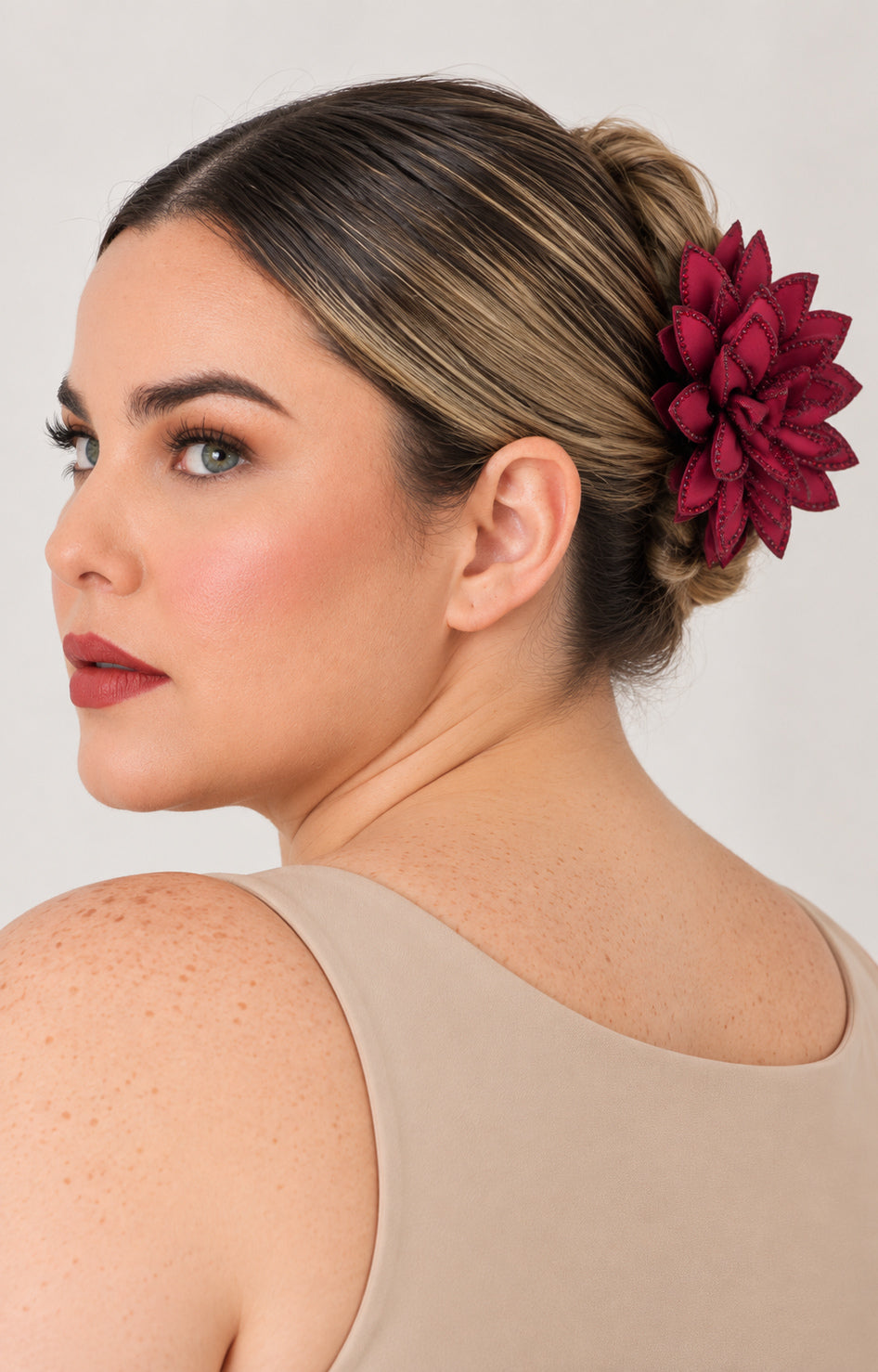 Pinza de cabello con flor de tela