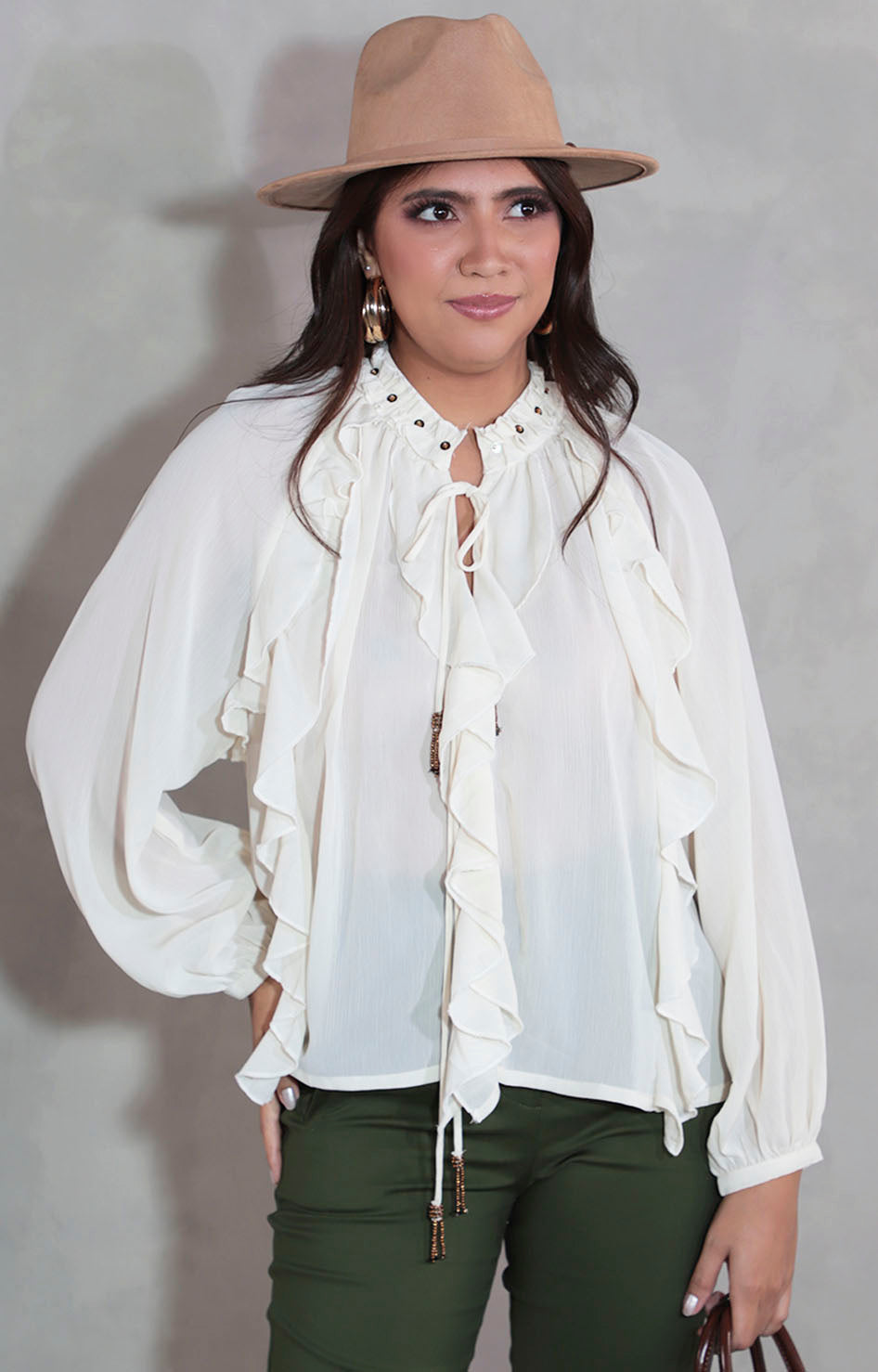 Blusa beige con olanes - BLUSA Boutiquemirel 