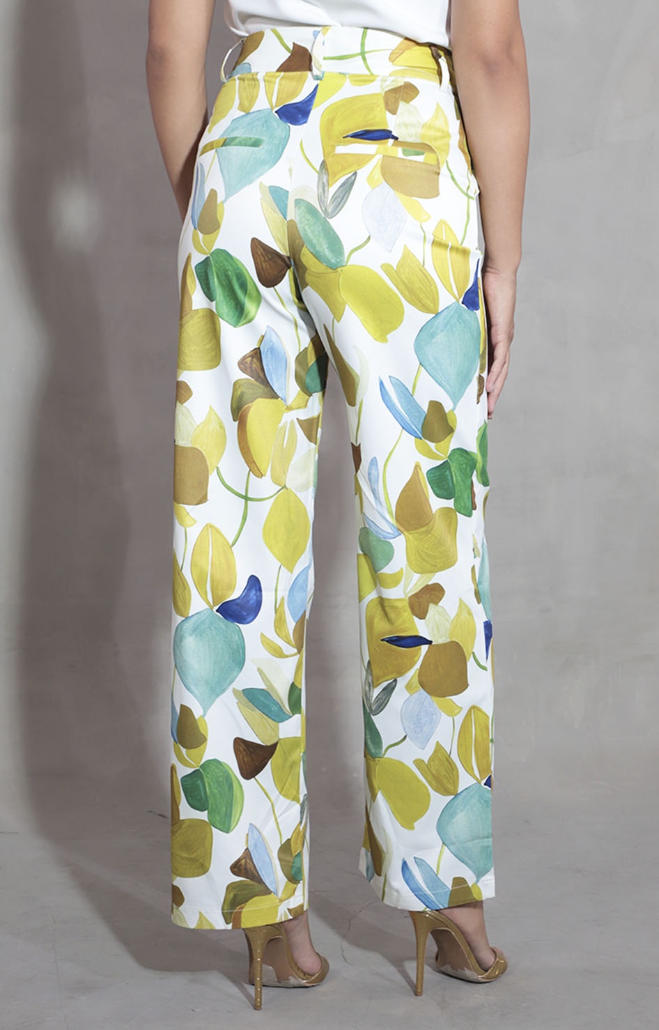 Pantalón beige con hojas - PANTALON Boutiquemirel 