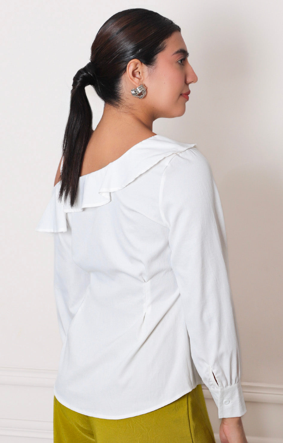 Blusa blanca asimètrica - BLUSAS REGULAR Boutiquemirel 