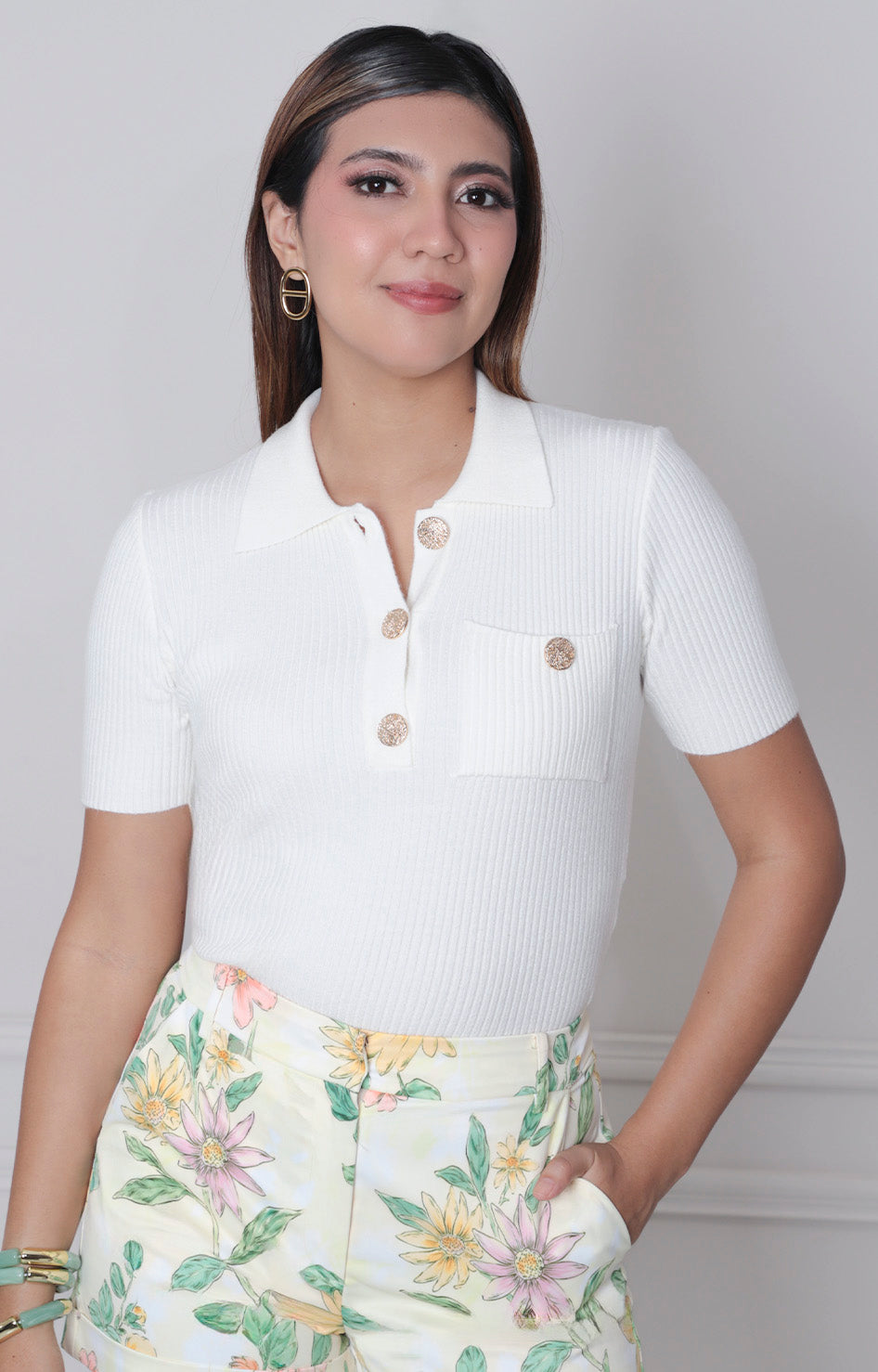 Blusa beige con detalle de boton - BLUSAS REGULAR Boutiquemirel 