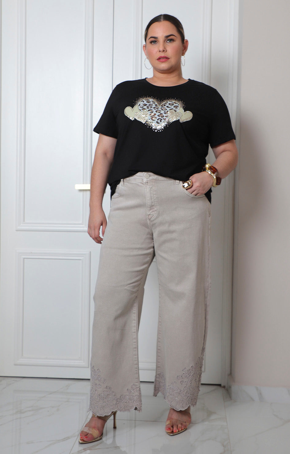 Blusa con estampado animal print y pedrería