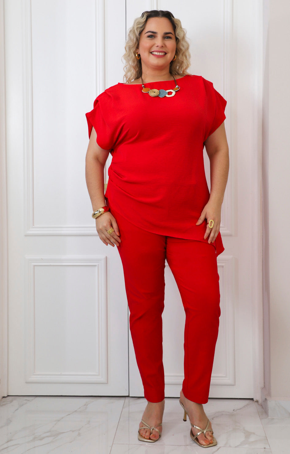 Blusa con collar y detalle fruncido