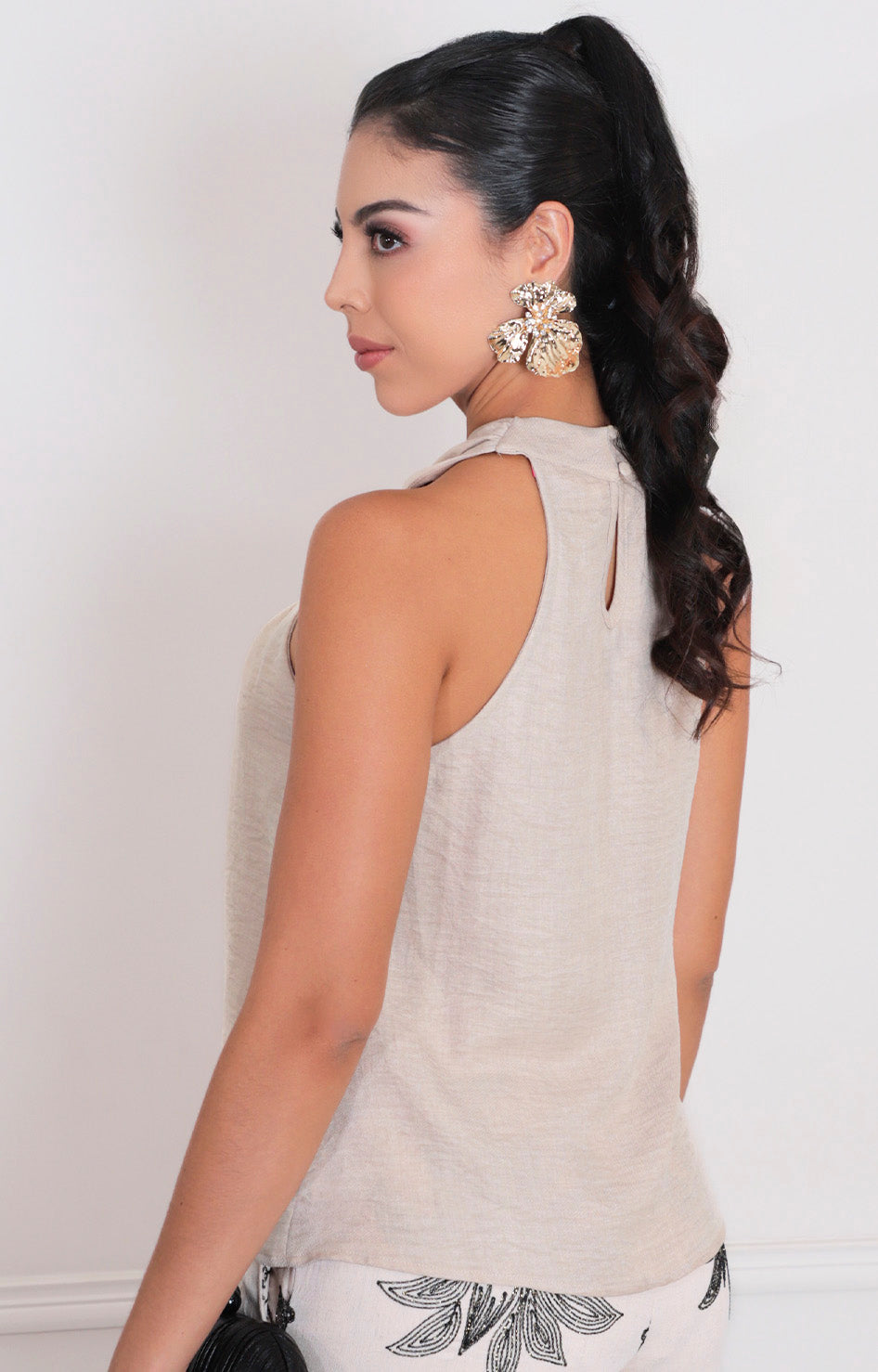 Blusa halter con hebilla