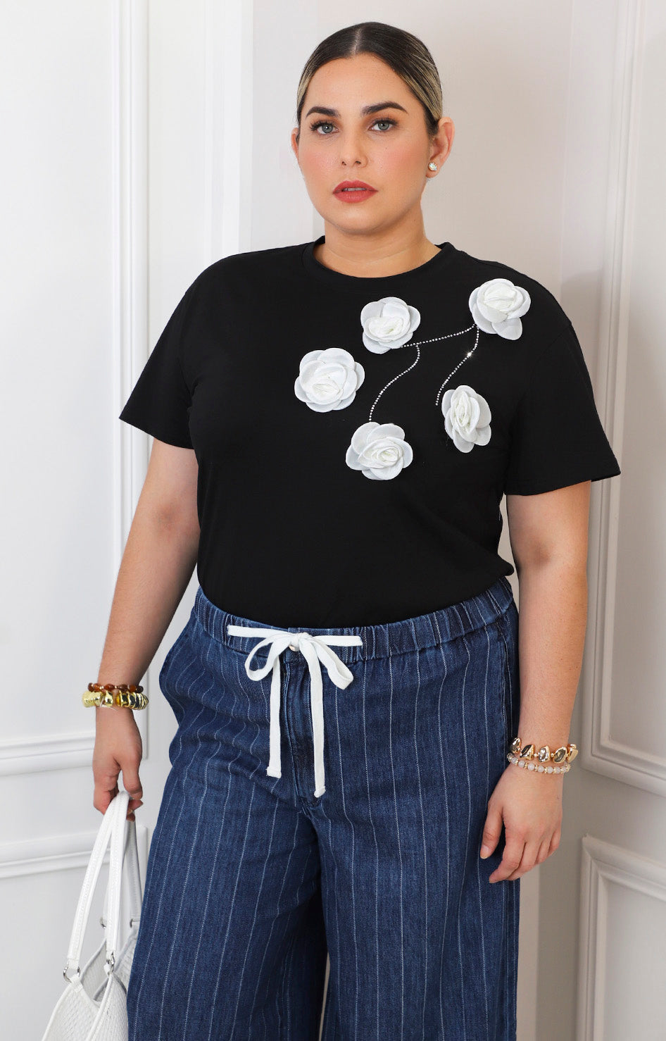 Blusa negra con flores