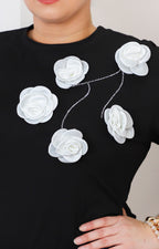 Blusa negra con flores