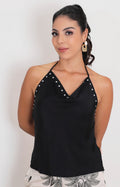 Blusa negra halter con estoperol