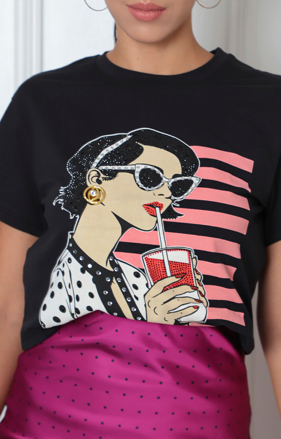 Blusa negra con estampado gráfico