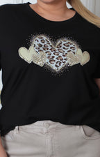 Blusa con estampado animal print y pedrería