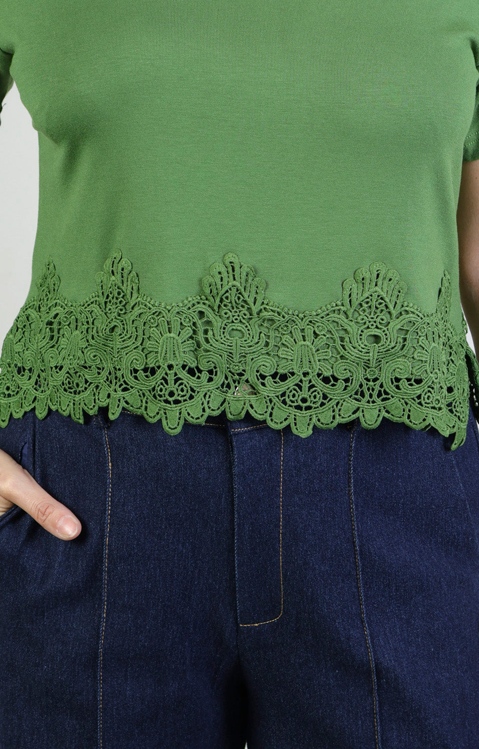 Blusa con encaje decorativo