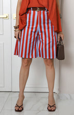 Pantalones Capri Regular de Boutiquemirel con estampado a rayas en tonos vibrantes, con cintura elástica y corte cómodo.