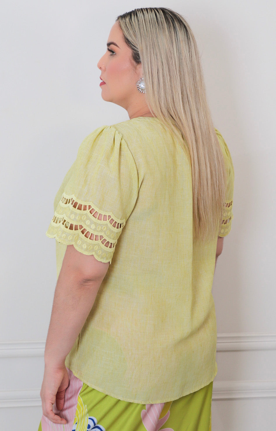 Blusa lisa con detalle - BLUSAS CURVY Boutiquemirel 