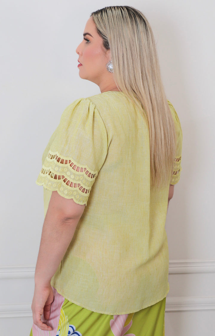 Blusa lisa con detalle - BLUSAS CURVY Boutiquemirel 