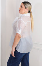 Blusa blanca con lazo