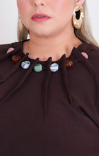Blusa cafe con pedrería