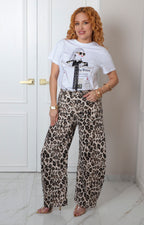 Blusa blanca con estampado gráfico