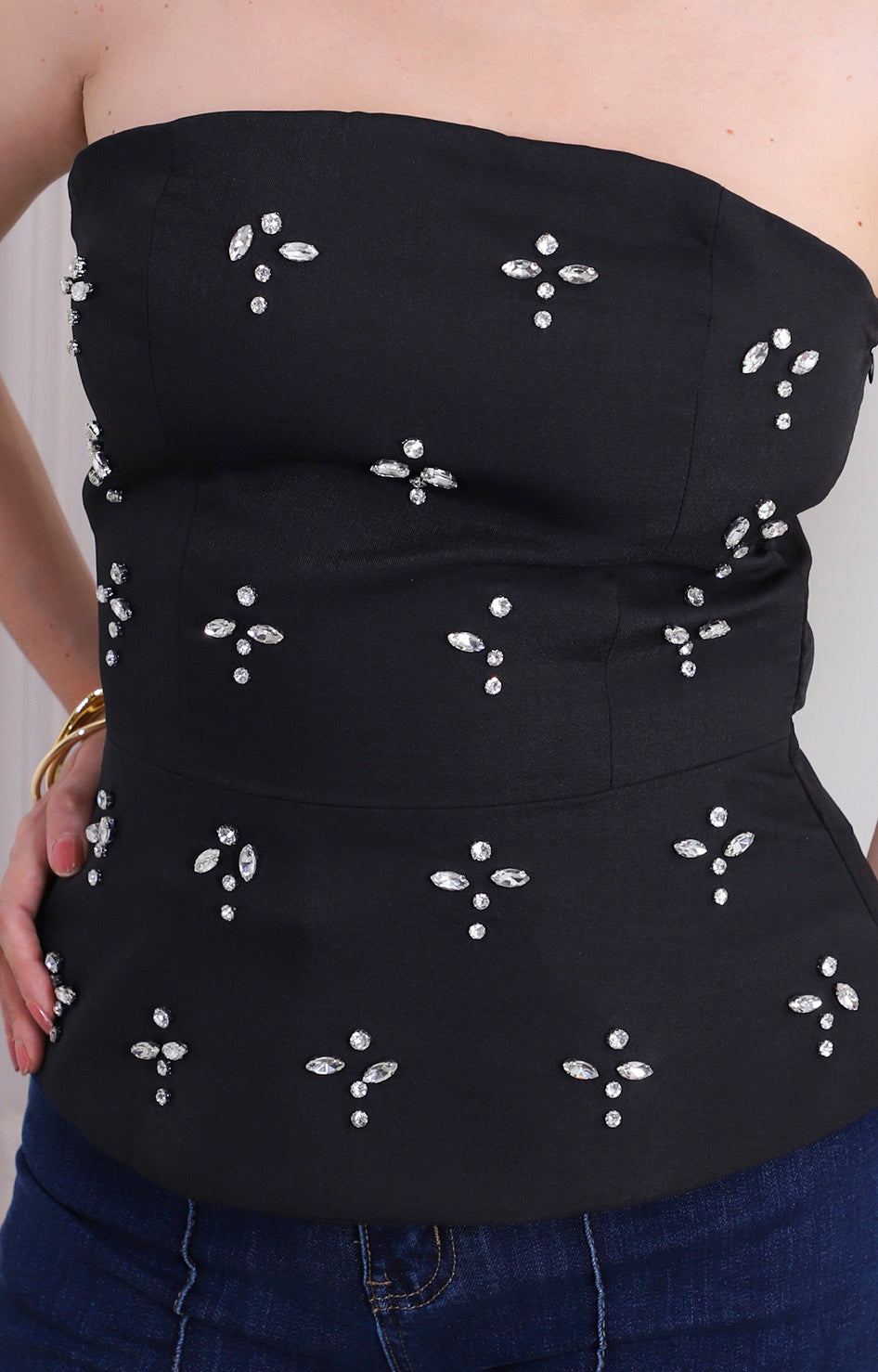 Blusa strapless con pedrería