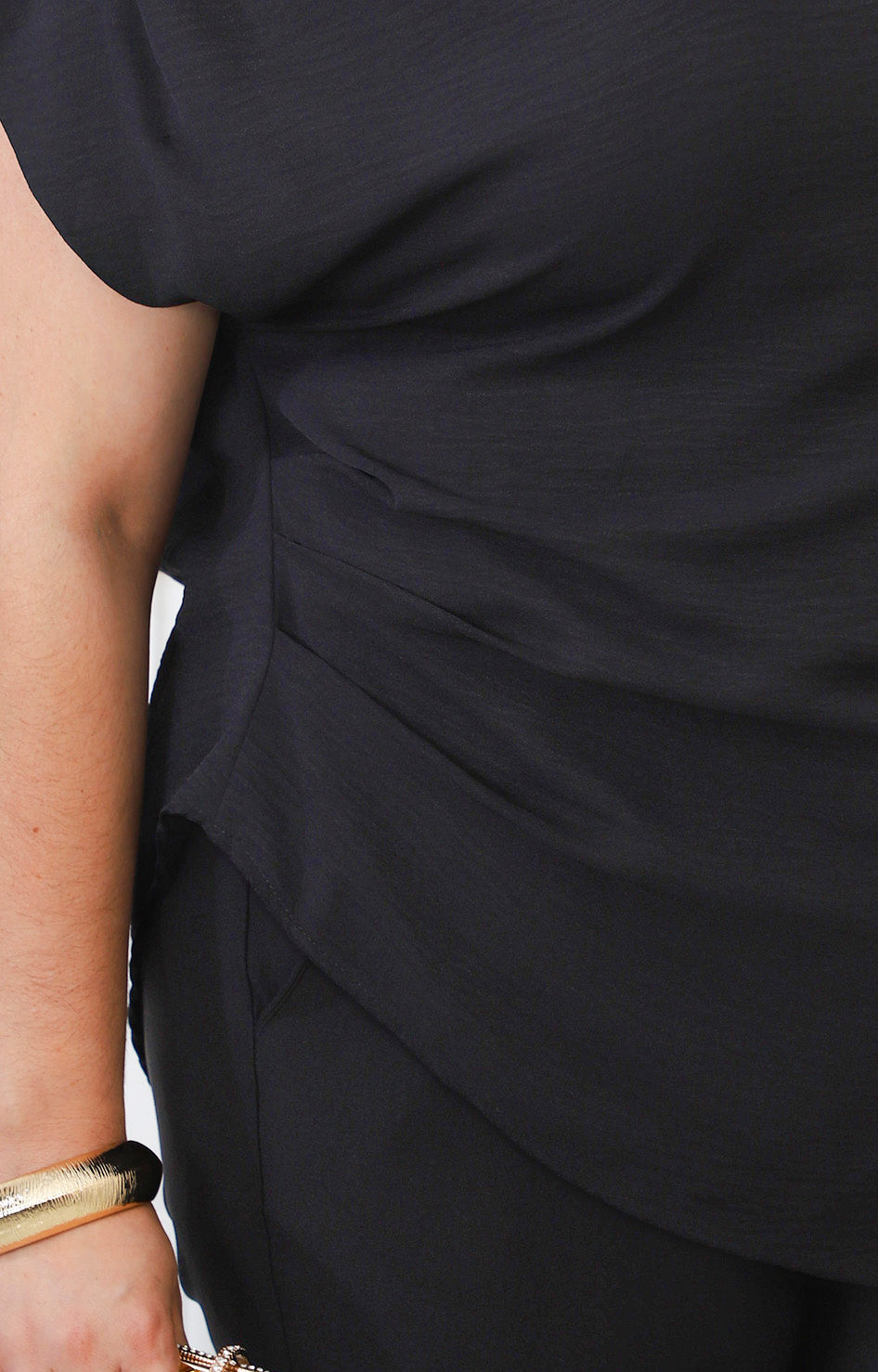 Blusa con collar y detalle fruncido