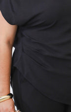 Blusa con collar y detalle fruncido