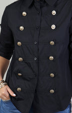 Blusa estilo militar con botones dorados