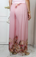 Pantalón rosa con estampado floral