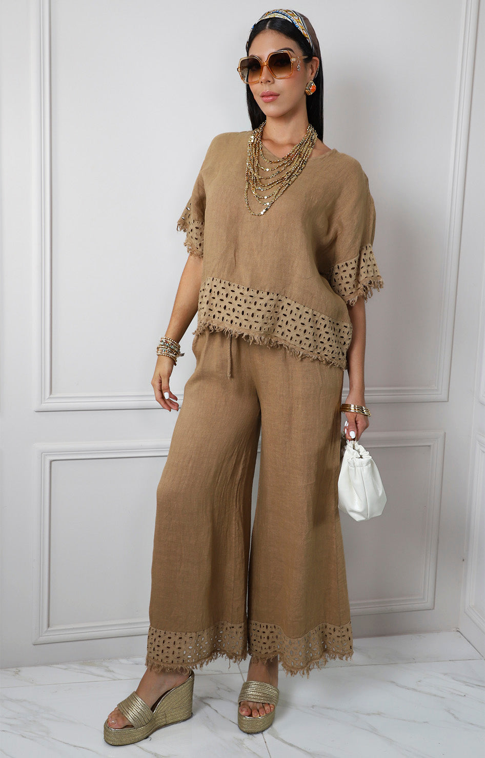 Conjunto de lino con detalles bordados