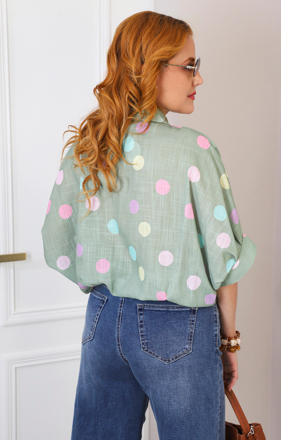 Blusa verde camisera con lunares pastel