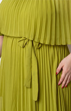 Vestido plisado con mangas mariposa