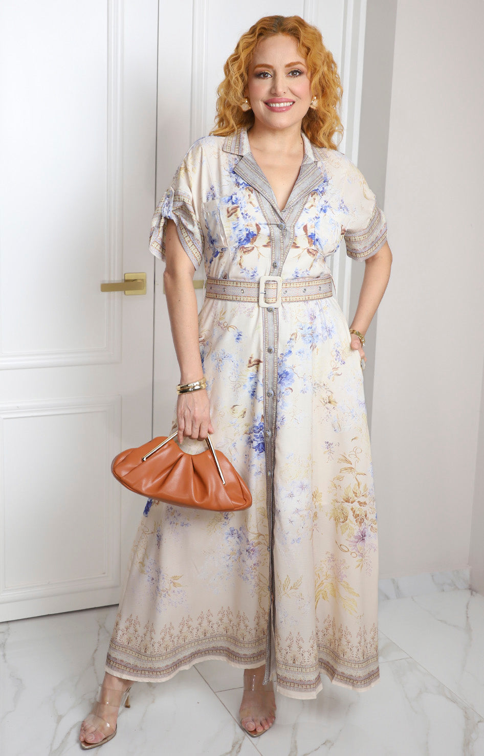 Vestido camisero beige con cinturón