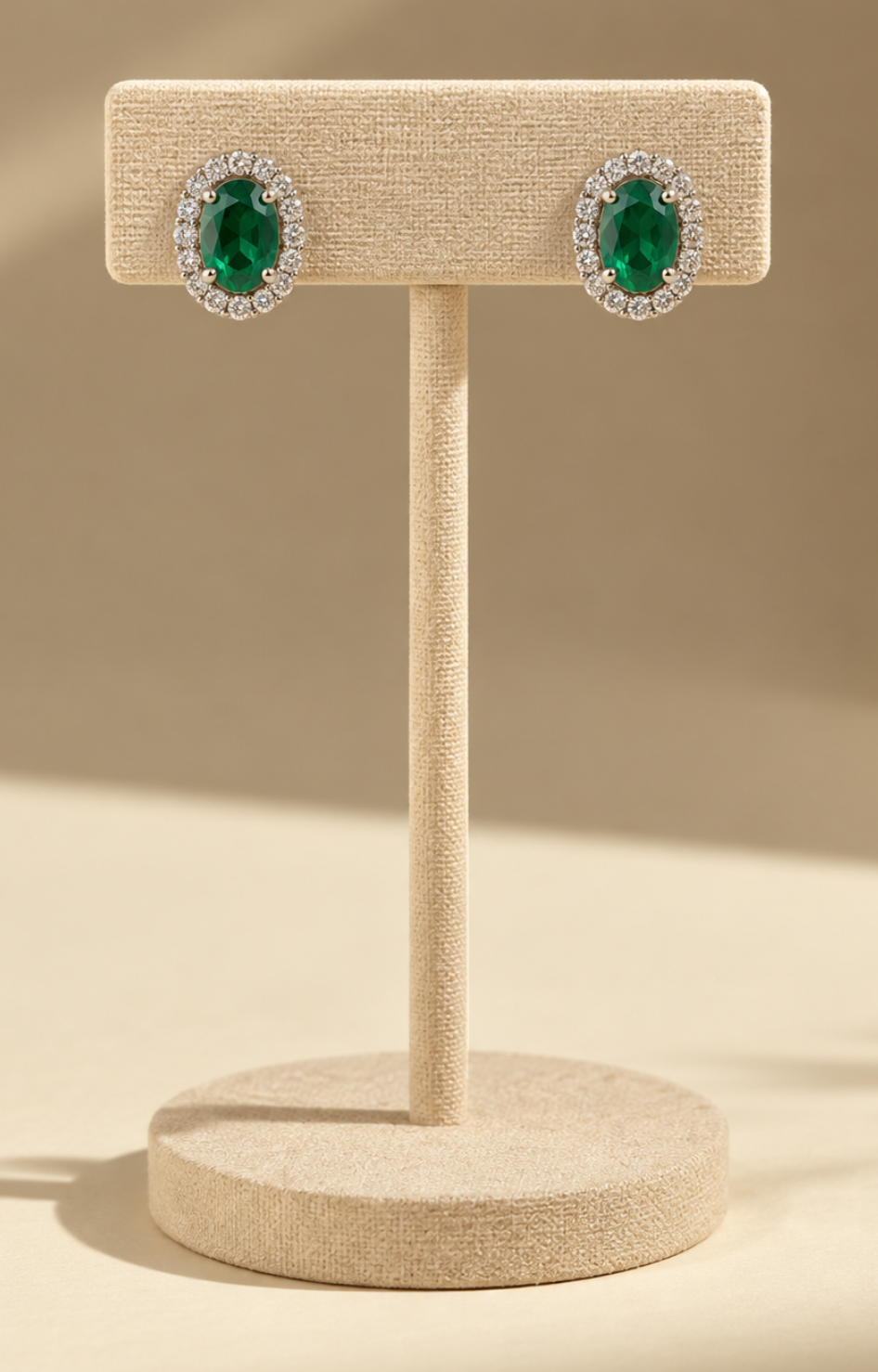 Aretes de piedra verde Boutiquemirel con diseño elegante y acabado doradowaswo