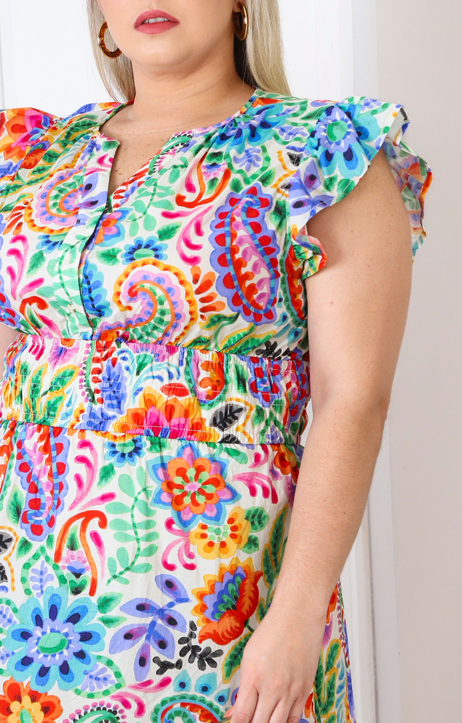Vestido con estampado floral y olanes