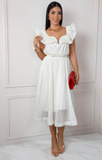 Vestido beige con olán y cinturón