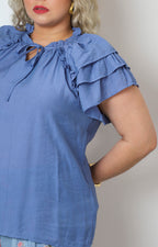 Blusa con olanes y lazo en el cuello