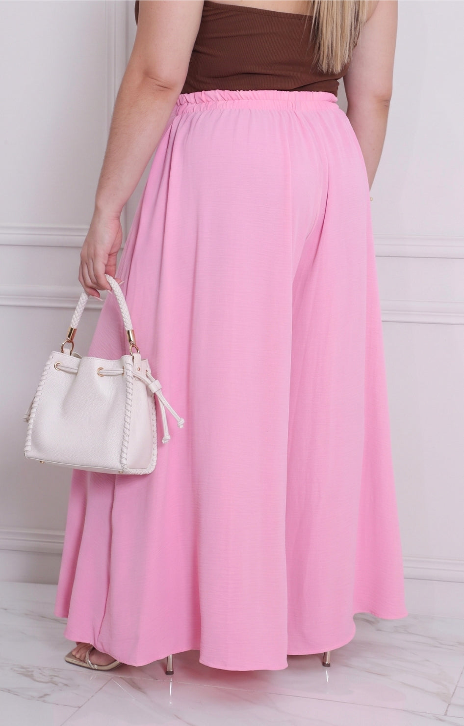 Pantalón wide leg PANTALON CURVY de Boutiquemirel en tela ligera y corte amplio para un estilo cómodo y moderno.