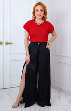 Blusa roja con cuello de esferas