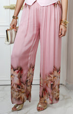Pantalón rosa con estampado floral