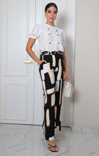 Pantalón regular de Boutiquemirel con estampado geométrico y cinturón, visible en la imagen.
