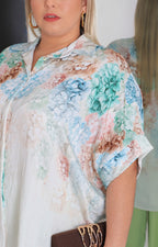 Blusa beige con estampado floral