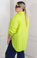 Blusa verde con botones dorados