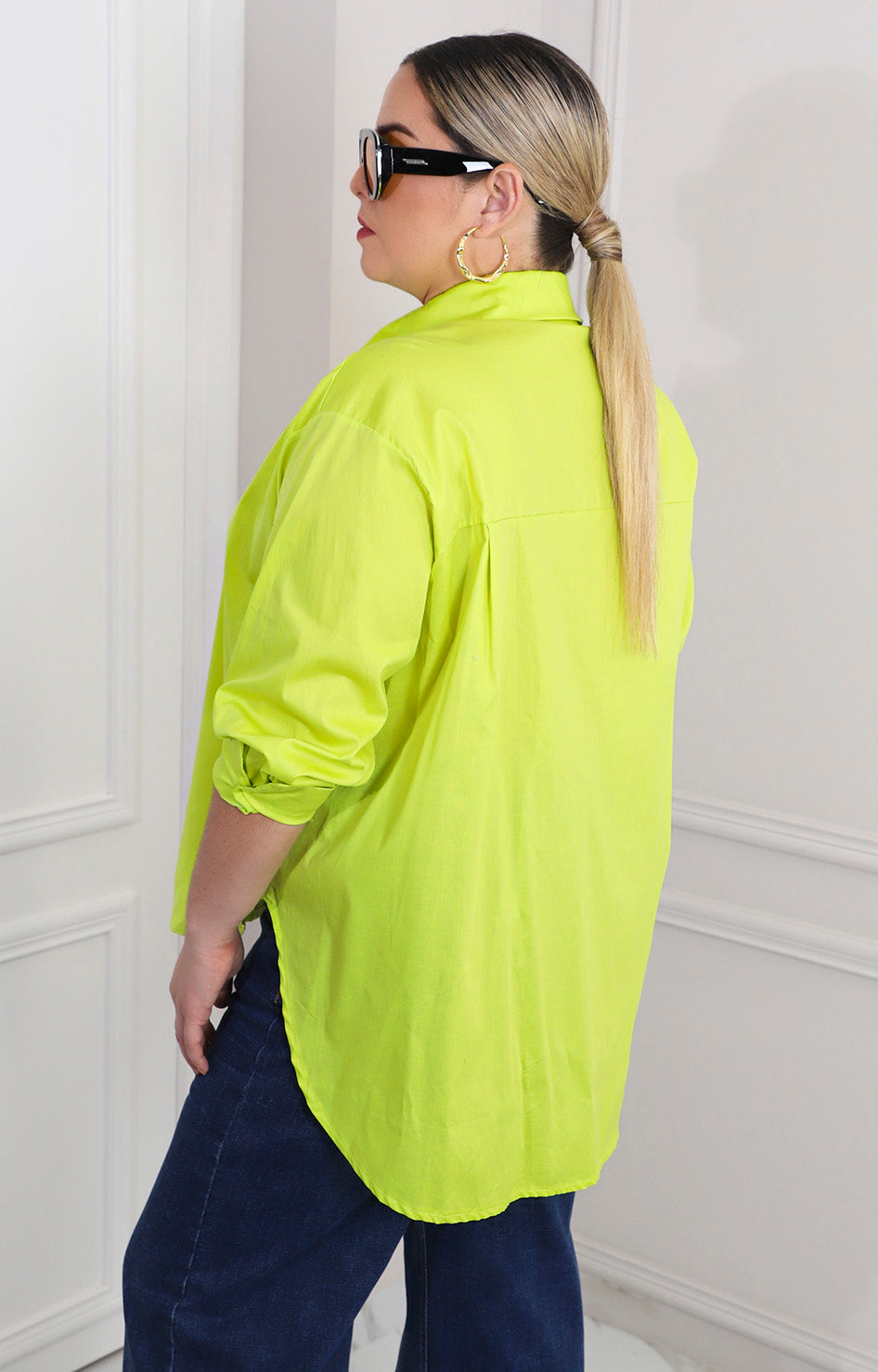 Blusa verde con botones dorados