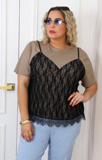 Blusa café con encaje