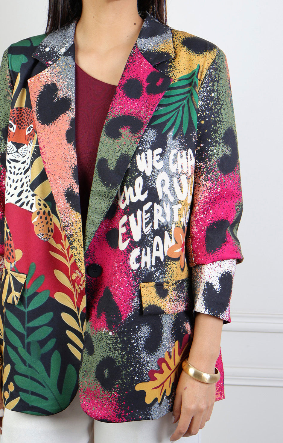 Saco estampado con animal print y lettering